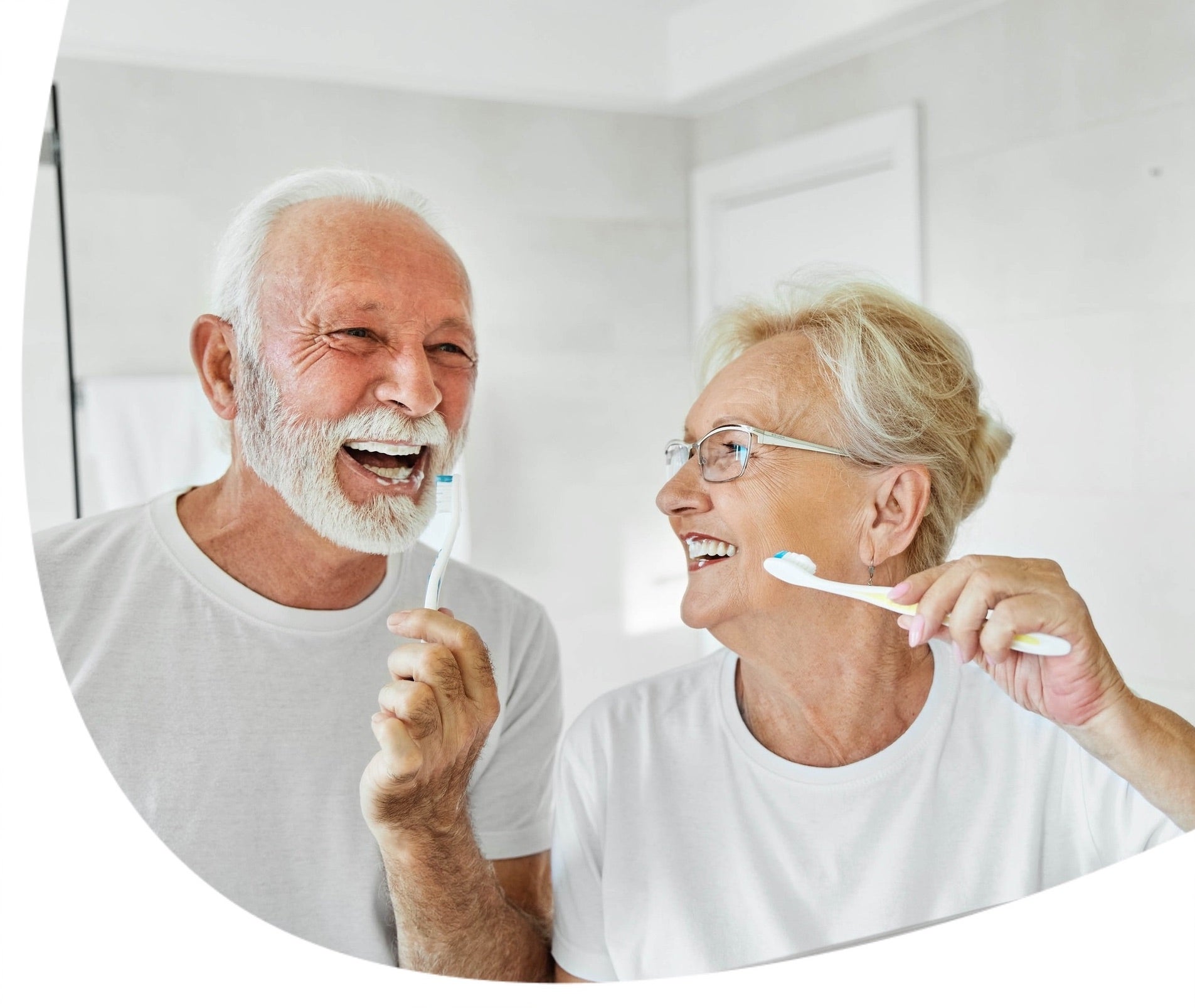 Fogínygyulladás: okok és következmények. Így előzd meg az ínybetegséget!