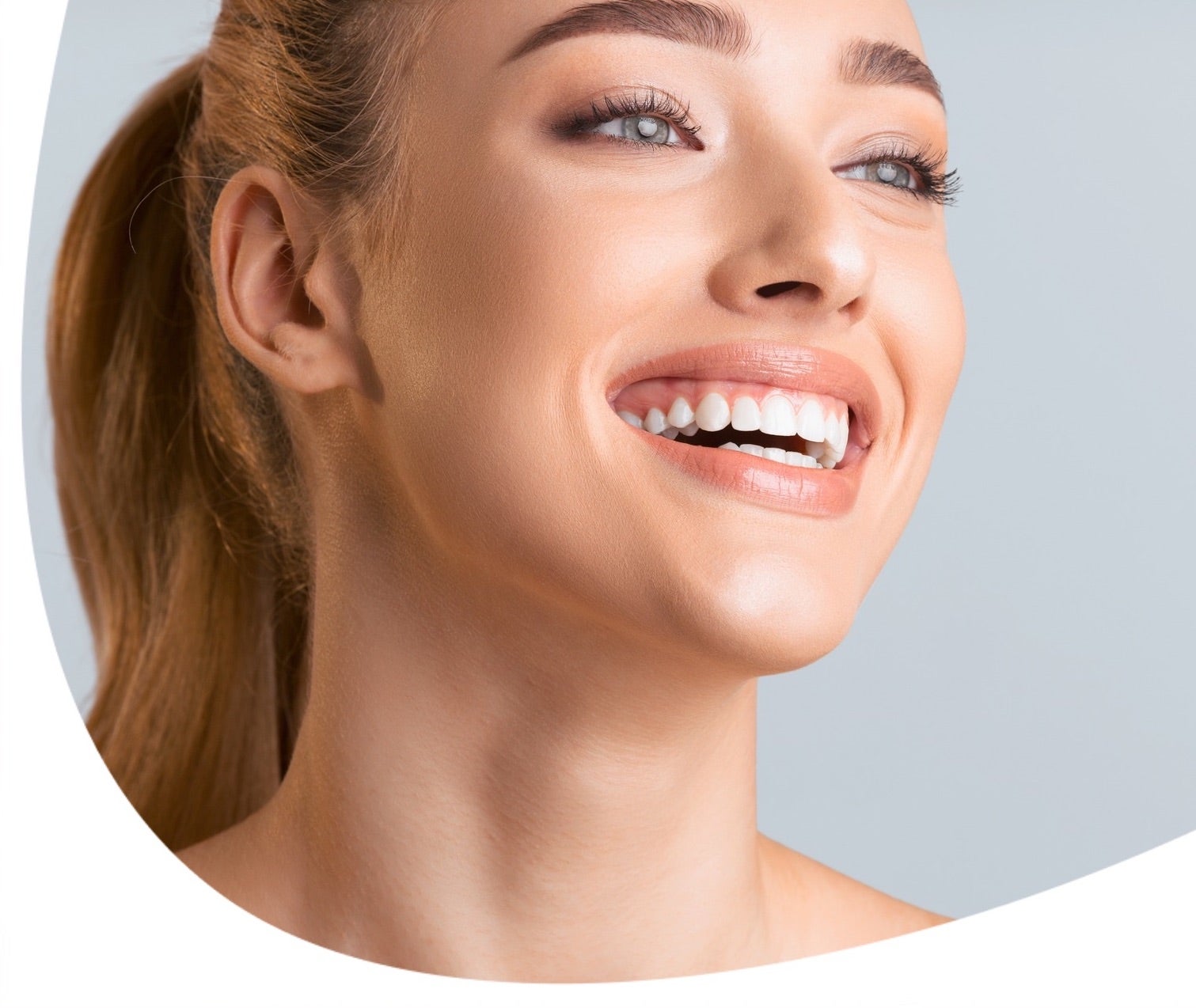 Fogínygyulladás: okok és következmények. Így előzd meg az ínybetegséget!