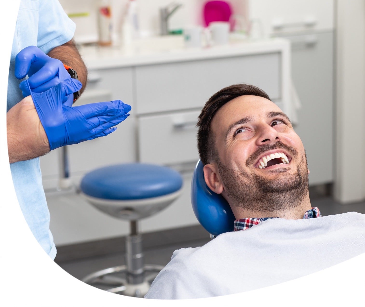 Fogínygyulladás: okok és következmények. Így előzd meg az ínybetegséget!